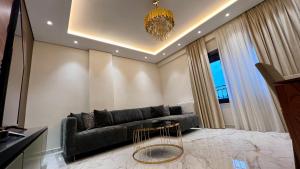 Χώρος καθιστικού στο Zeus Tirana Suite Deluxe