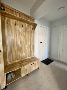 Cette chambre comprend une grande armoire en bois. dans l'établissement Newly renovated rental unit with free parking, à Oulan-Bator