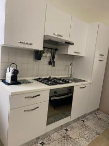 A kitchen or kitchenette at Grigio Perla