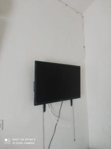 TV a/nebo společenská místnost v ubytování villa provençale STEVENSON