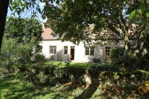 a white house with a tree in front of it at Ferme des Trois Poiriers, Teloché in Teloché +8 photos