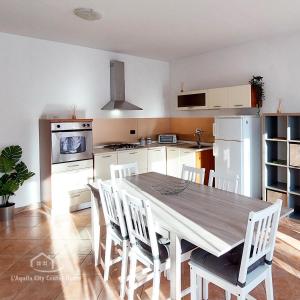 Kuchyň nebo kuchyňský kout v ubytování L'Aquila City Center Home 1