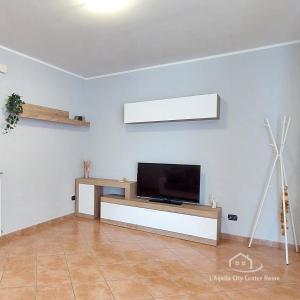 TV a/nebo společenská místnost v ubytování L'Aquila City Center Home 1