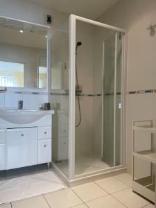 Zdjęcie z galerii obiektu Appartement avec vue exceptionnelle sur Biarritz w Biarritz