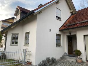 a white house with a red roof at Ferienhaus Brühler in Weiden