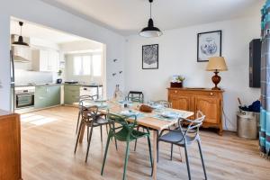 Kuchyňa alebo kuchynka v ubytovaní Jolie maison pour 6 à Noirmoutier-en-l'Ile