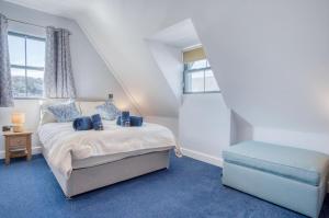 a bedroom with a bed and a blue carpet at Ocean Cabins No 9 At The Square - Saundersfoot in Saundersfoot