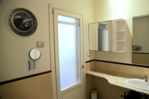 A bathroom at Ocean flat