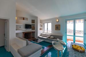 a living room with a pool in the middle at Villa Kore, Capo Vaticano in Capo Vaticano