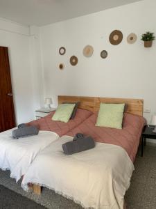 two beds sitting next to each other in a room at Casa Valle del Turia in Chulilla