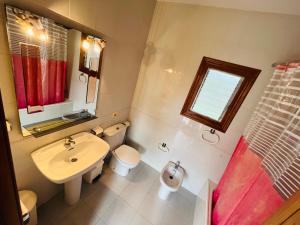 Ένα μπάνιο στο Apartamentos Camí L'atall Altamar +17 φωτογραφίες