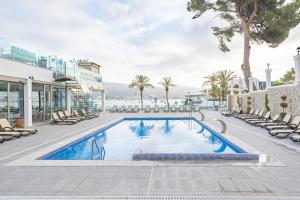 Piscina a Seramar Hotel Comodoro Playa o a prop