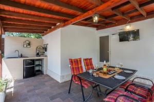 Dapur atau dapur kecil di Charming House in Stari Grad