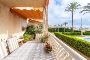 Bazén v ubytovaní Spacious apartment in El Campello, 120 m², shared pool alebo v jeho blízkosti