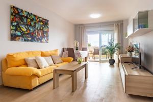 Televízia a/alebo spoločenská miestnosť v ubytovaní Spacious apartment in El Campello, 120 m², shared pool