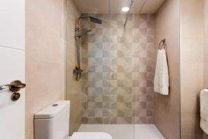 Kúpeľňa v ubytovaní Spacious apartment in El Campello, 120 m², shared pool