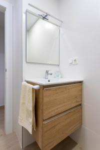 Kúpeľňa v ubytovaní Spacious apartment in El Campello, 120 m², shared pool