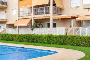 Bazén v ubytovaní Spacious apartment in El Campello, 120 m², shared pool alebo v jeho blízkosti