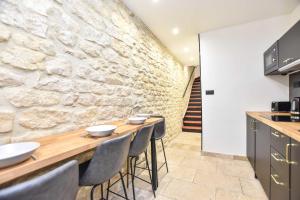Zdjęcie z galerii obiektu Amazing duplex flat - 3p - Rue du commerce w Paryżu