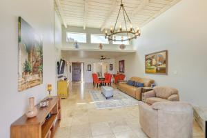 Fotografie z fotogalerie ubytování Carefree Home Pool Access and Mountain Views! v destinaci Carefree