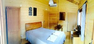 a bedroom with a bed in a wooden cabin at Cozy studio in Figueiró dos Vinhos 56 m² with shared pool in Figueiró dos Vinhos