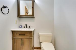 Billede fra billedgalleriet på Vernon Township Vacation Rental with Private Balcony i Vernon Township + 20 billeder