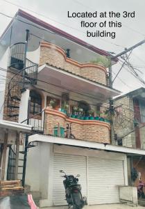 a motorcycle parked in front of a house at Capaclan Centro Private Room in Romblon