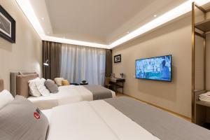 Rúm í herbergi á Livetour Hotel Financial City Keyun Road Metro Guangzhou