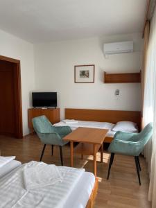 TV a/nebo společenská místnost v ubytování Hello Balcsi Apartmanház