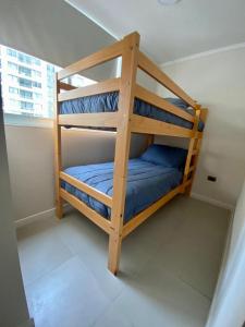 a bunk bed in a small room with at Cumbre de Reñaca II in Viña del Mar