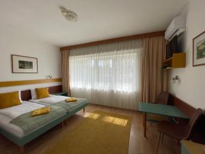 Postel nebo postele na pokoji v ubytování Hello Balcsi Apartmanház