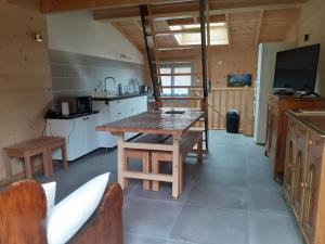 Kuchyňa alebo kuchynka v ubytovaní Le loft des Pins, Chartreuse