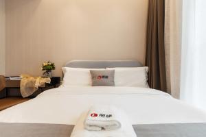 Rúm í herbergi á Livetour Hotel Financial City Keyun Road Metro Guangzhou