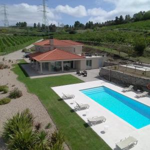 a villa with a swimming pool and a house at Quinta BEMBOA Turismo Espaço Rural in Aricera