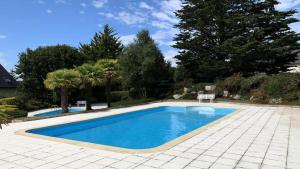 Bazén v ubytovaní Ker Heora - Maison avec piscine partagée alebo v jeho blízkosti