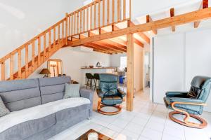 Posedenie v ubytovaní Ker Heora - Maison avec piscine partagée