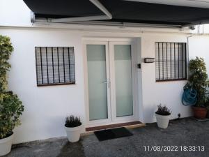 תמונה מהגלריה של VILLA PITATO Nuevo, cerca de la Playa, Parking en la puerta del alojamiento בקאלה דל מוראל
