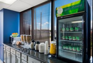 Kuchyň nebo kuchyňský kout v ubytování Quality Inn & Suites Round Rock