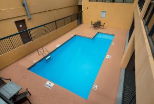 Bazén v ubytování Quality Inn & Suites Round Rock nebo v jeho okolí