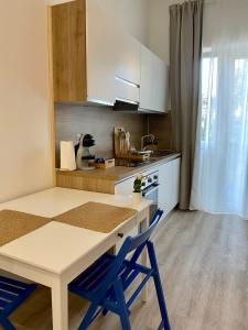 Kitchen o kitchenette sa Casa nel Golfo - free parking