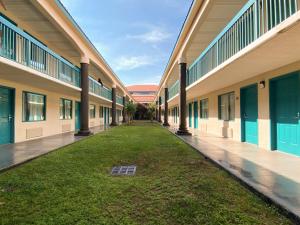 an empty hallway of a school building at Motel 6 Savannah, GA - Gateway & I-95 in Savannah