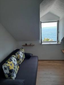 Gallery image of Lucy seafront apartment in Bol