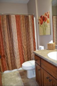 een badkamer met een toilet en een douchegordijn bij Bridges Bay Resort Coronado building 200 in Arnolds Park