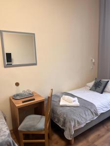 Łóżko lub łóżka w pokoju w obiekcie Nauczycielskie Centrum