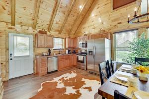 Gambar di galeri bagi Riverside Beattyville Cabin with Kayaks and Fire Pit! di Beattyville +24 gambar