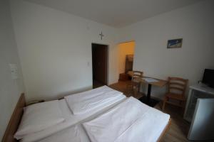 Postel nebo postele na pokoji v ubytování Hotel Kleinmünchen