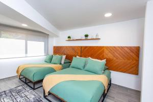 Säng eller sängar i ett rum på Modern and Comfortable Vacation Apartment