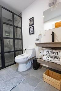 Ванна кімната в Modern and Comfortable Vacation Apartment
