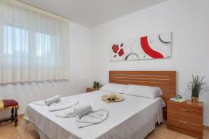 a bedroom with a bed with a hat on it at Villa Caleta - PlusHolidays in Calpe
