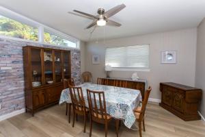 a dining room with a table and a ceiling fan at Cathy and Jim's Florida Beach House in Fort Walton Beach